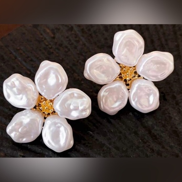 Fashion Jewelry Jewelry - Elegant White Flower Earrings